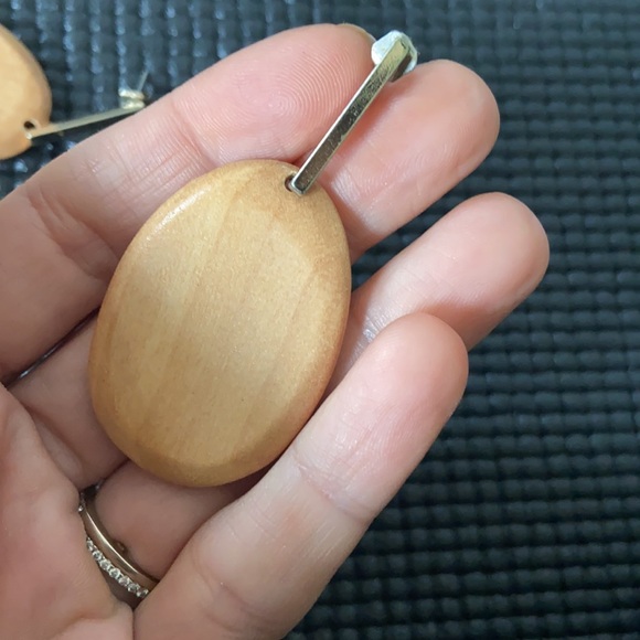 Sophie Monet wood drop earrings - Picture 3 of 3